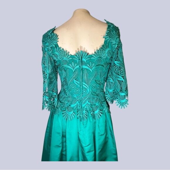 Vintage Rizik Bros. Emerald Green Evening Gown with Lace Bodice - Picture 6 of 8